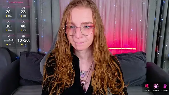 Snapshot of VioletShine chatting on February 1, 2026, 1:53 pm VioletShine online show from February 1, 2026, 1:53 pm