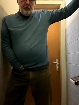 Snapshot of dragondriver chatting on December 6, 2024, 8:26 am dragondriver online show from December 6, 2024, 8:26 am