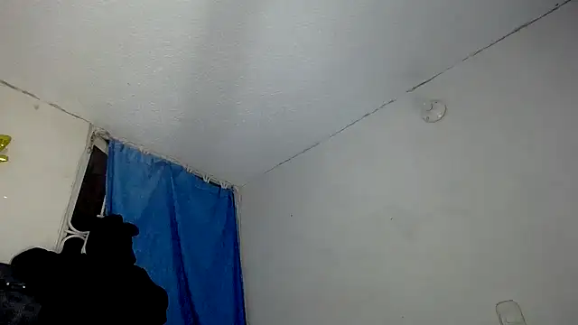 Snapshot of Queenjenn__ chatting on December 20, 2024, 4:20 am Queenjenn online show from December 20, 2024, 4:20 am
