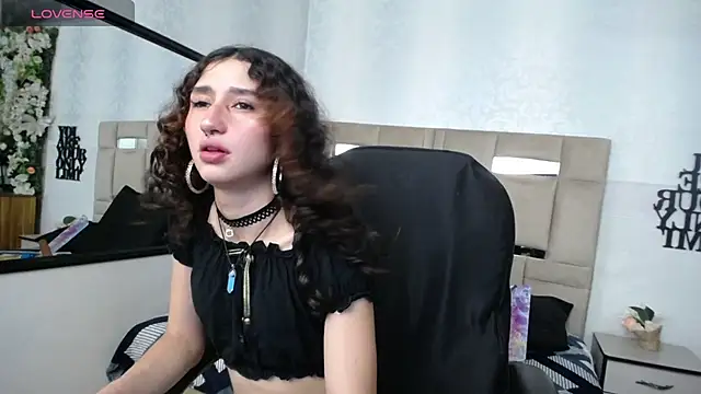 Snapshot of Queenjenn__ chatting on January 15, 2025, 8:05 pm Queenjenn online show from January 15, 2025, 8:05 pm