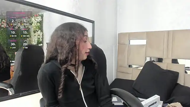 Snapshot of Queenjenn__ chatting on February 1, 2025, 2:34 pm Queenjenn online show from February 1, 2025, 2:34 pm