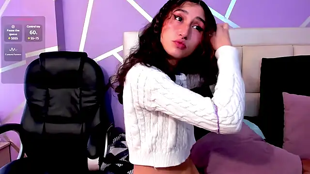 Snapshot of Queenjenn__ chatting on February 3, 2025, 1:19 pm Queenjenn online show from February 3, 2025, 1:19 pm