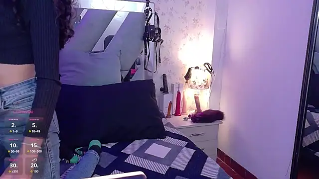 Queenjenn   online show from February 25, 2026, 6:34 am