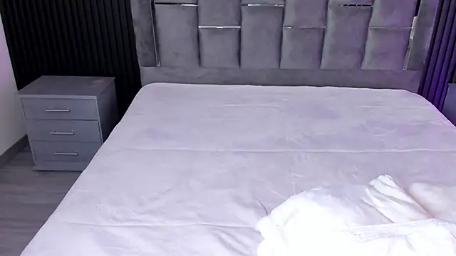 CelestteBloom online show from September 13, 2025, 4:01 am