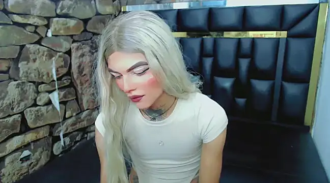 Snapshot of Luna_and_valery chatting on January 25, 2025, 8:10 pm Luna and valery online show from January 25, 2025, 8:10 pm