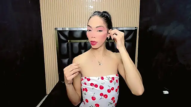 Luna and valery online show from April 17, 2026, 7:39 pm