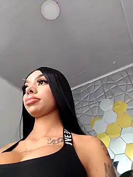 Snapshot of Tiffanny chatting on October 2, 2025, 2:40 am Tiffanny online show from October 2, 2025, 2:40 am