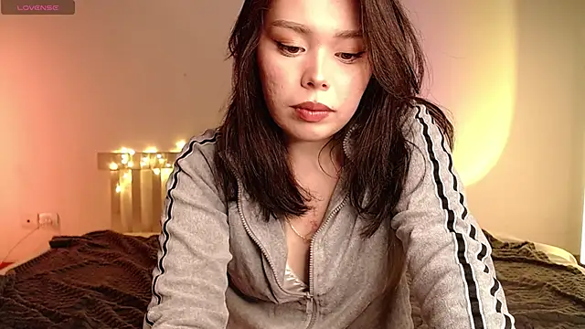 Snapshot of Mellovely chatting on January 2, 2025, 1:51 pm Mellovely online show from January 2, 2025, 1:51 pm