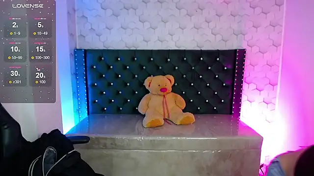 Snapshot of Sofi_hot_4m chatting on October 20, 2025, 2:06 pm Sofi hot 4m online show from October 20, 2025, 2:06 pm