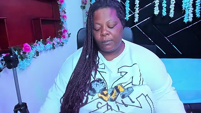 rocio bbw  online show from November 22, 2025, 8:41 pm