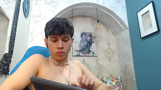 Snapshot of Jonathan_Moreau chatting on December 17, 2024, 2:55 pm Jonathan Moreau online show from December 17, 2024, 2:55 pm