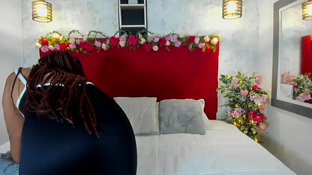 SilvannaFit online show from November 24, 2025, 12:05 pm