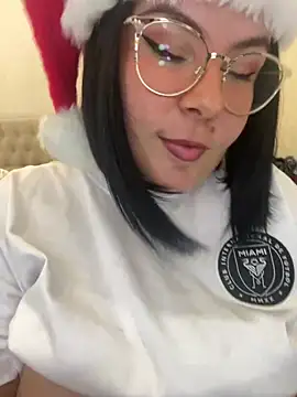 Snapshot of SoshyBaby chatting on December 17, 2024, 9:27 pm SoshyBaby online show from December 17, 2024, 9:27 pm