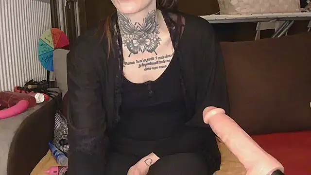 liloucamchaudee online show from February 18, 2026, 8:27 pm