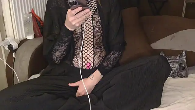 liloucamchaudee online show from March 24, 2026, 9:09 pm