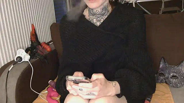 liloucamchaudee online show from April 16, 2026, 6:52 pm