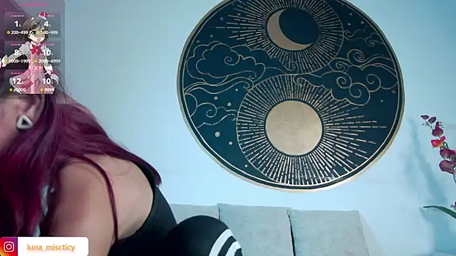 Lunamistyc online show from September 19, 2025, 7:36 pm