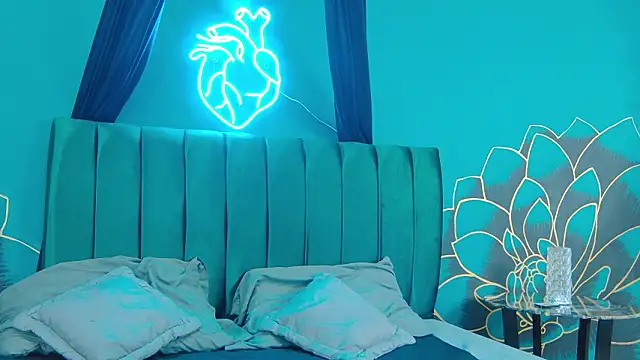 Lunamistyc online show from February 2, 2026, 8:07 pm