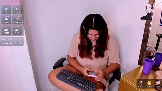 Snapshot of Valery_Maravilla_ chatting on December 14, 2024, 2:01 am Valery Maravilla online show from December 14, 2024, 2:01 am