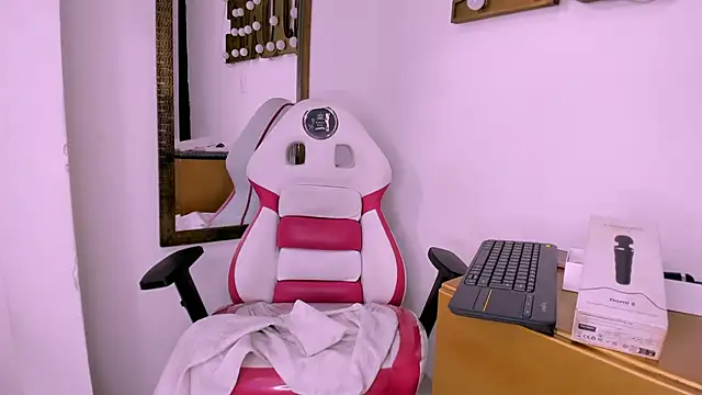 Snapshot of Valery_Maravilla_ chatting on February 7, 2025, 10:41 pm Valery Maravilla online show from February 7, 2025, 10:41 pm