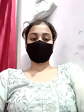 magicmoment00786 online show from September 27, 2025, 4:12 pm