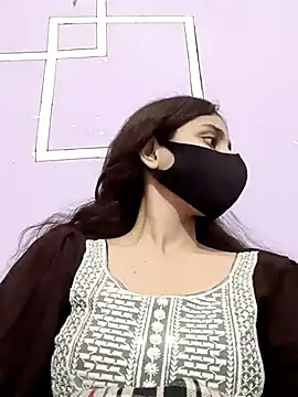 magicmoment00786 online show from November 9, 2025, 4:27 pm