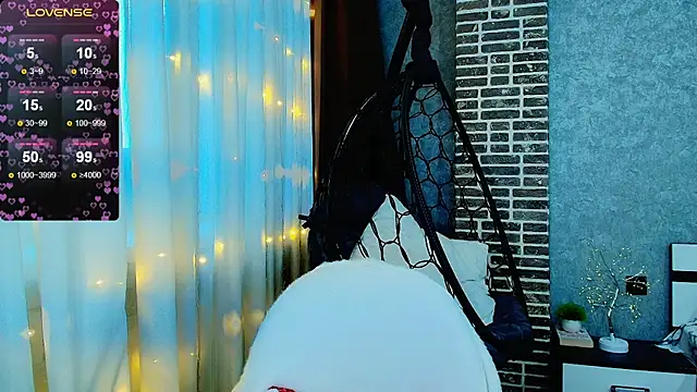 Evacadooo online show from December 4, 2025, 4:22 am