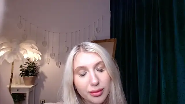 Snapshot of Evacadooo chatting on May 29, 2026, 2:53 am Evacadooo online show from May 29, 2026, 2:53 am