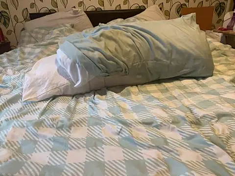 iveedie017 online show from December 4, 2024, 2:37 pm