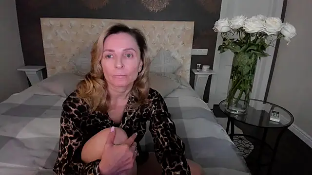 Snapshot of AllisonWilliams chatting on February 2, 2026, 3:11 pm AllisonWilliams online show from February 2, 2026, 3:11 pm