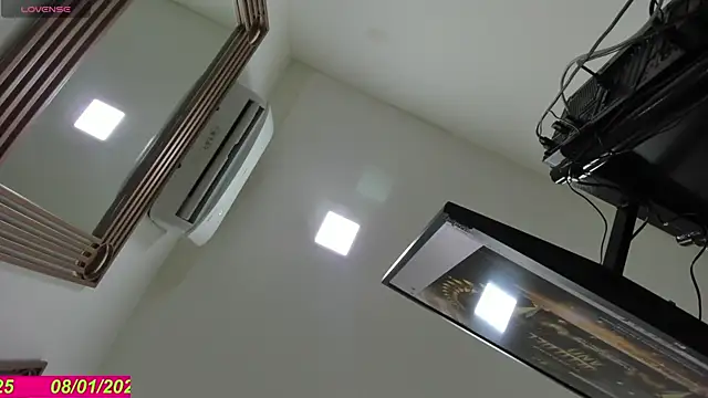 Snapshot of Charlie_Doll chatting on January 8, 2025, 11:43 am Charlie Doll online show from January 8, 2025, 11:43 am