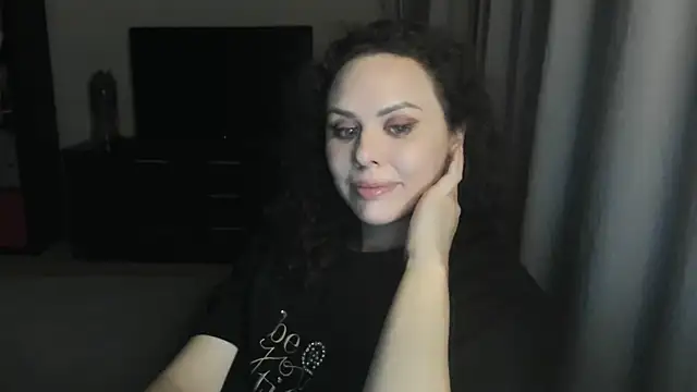 MollyCheiz online show from June 18, 2026, 8:46 pm