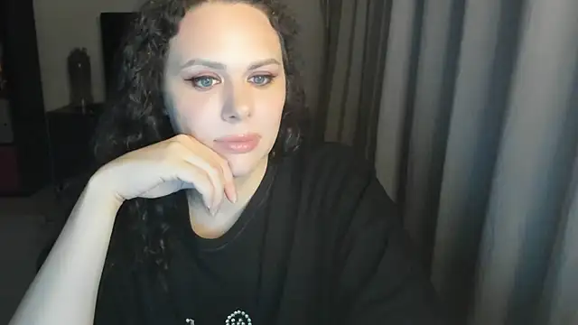 MollyCheiz online show from June 26, 2026, 10:03 pm