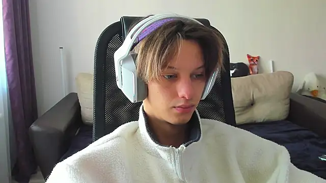 Snapshot of Ostin_meow chatting on October 3, 2025, 8:22 am Ostin meow online show from October 3, 2025, 8:22 am