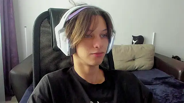 Ostin meow online show from November 15, 2025, 7:27 am