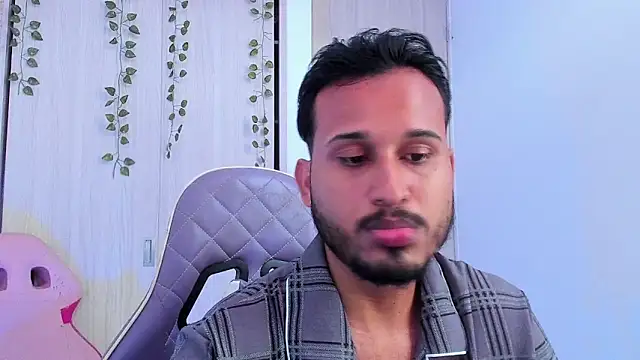 Raf brunette online show from April 10, 2026, 12:54 pm