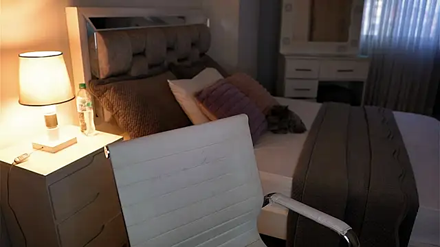 Camilaa bueno online show from October 14, 2025, 10:21 pm