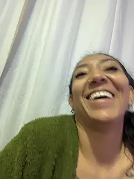 Snapshot of milavalois chatting on August 1, 2026, 12:32 am milavalois online show from August 1, 2026, 12:32 am