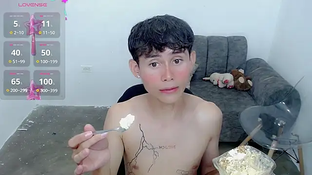 Snapshot of tanjiro_cute chatting on December 31, 2024, 6:59 am tanjiro cute online show from December 31, 2024, 6:59 am