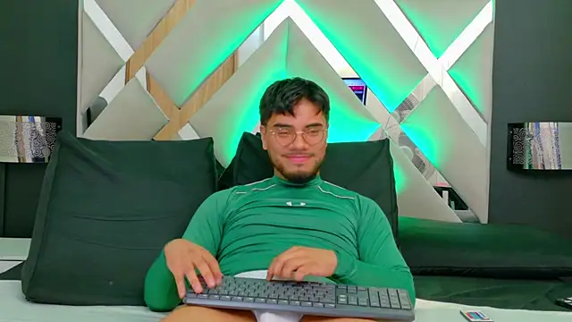 Tommidubois online show from February 18, 2025, 3:10 am