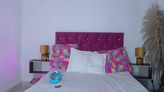 alinakiss online show from March 9, 2025, 12:00 am