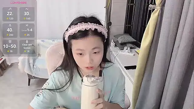 Lena-yyds online show from November 9, 2025, 7:01 pm