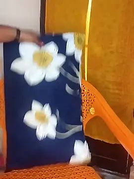 Sexy Radhikaa online show from November 13, 2025, 4:44 am