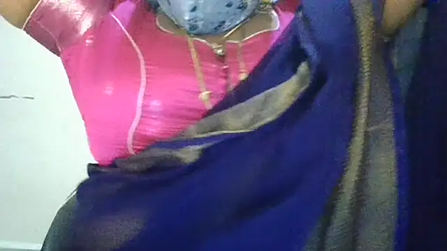 Sexy Radhikaa online show from July 15, 2026, 4:07 am