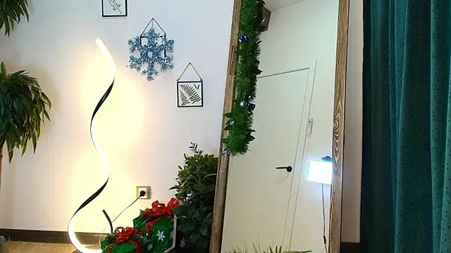 Snapshot of Ver_0nika chatting on December 16, 2024, 11:33 am Ver 0nika online show from December 16, 2024, 11:33 am