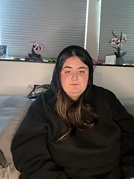 hotiee online show from March 23, 2026, 3:49 pm