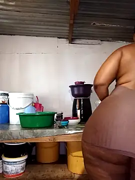 Snapshot of curvyloneah75 chatting on November 6, 2025, 6:03 am curvyloneah75 online show from November 6, 2025, 6:03 am