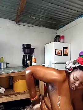 curvyloneah75 online show from November 17, 2025, 6:08 am