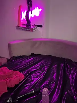 CurvyAnonymousGirl89 online show from February 10, 2025, 8:42 pm