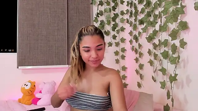 Snapshot of Annebull_ chatting on January 9, 2025, 3:26 am Annebull online show from January 9, 2025, 3:26 am